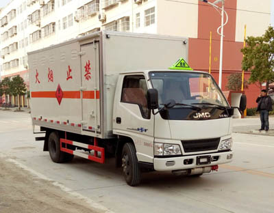 4.2米江铃易燃液体厢式运输车（2.7吨）