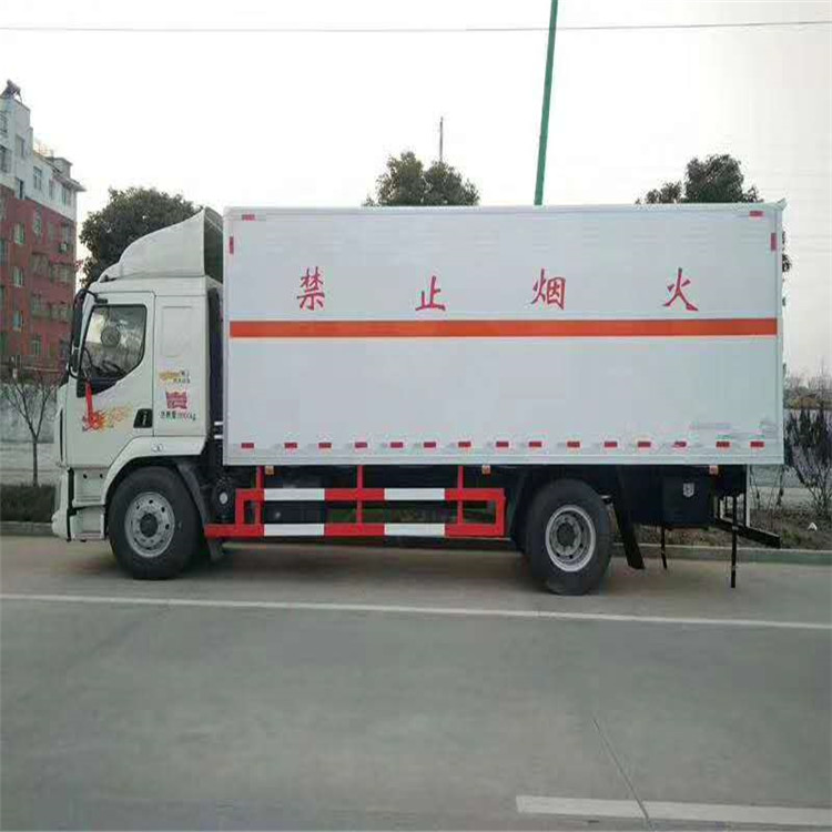 东风柳汽10吨危险废物运输车侧面.jpg 东风柳汽10吨危险废物运输车侧面.jpg